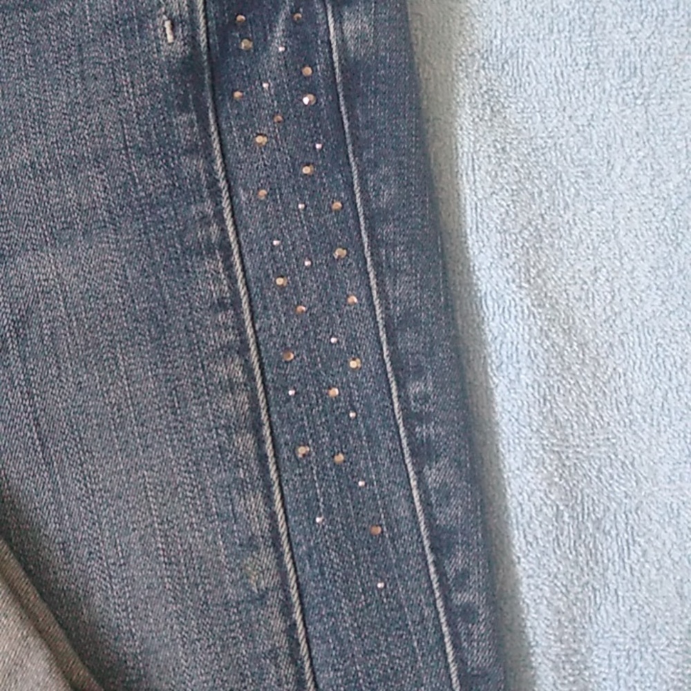 White House Black Market Capris - Picture 2 of 5